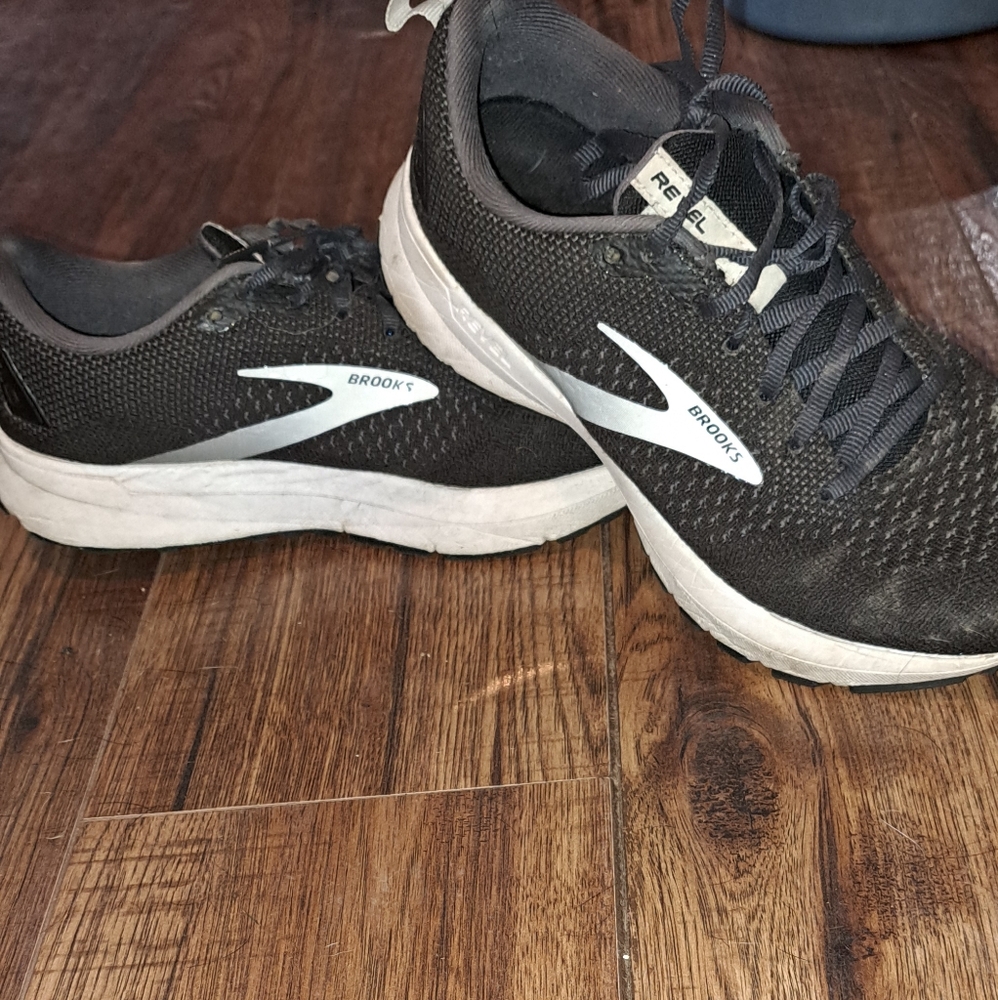 Womens Brooks Revel 4